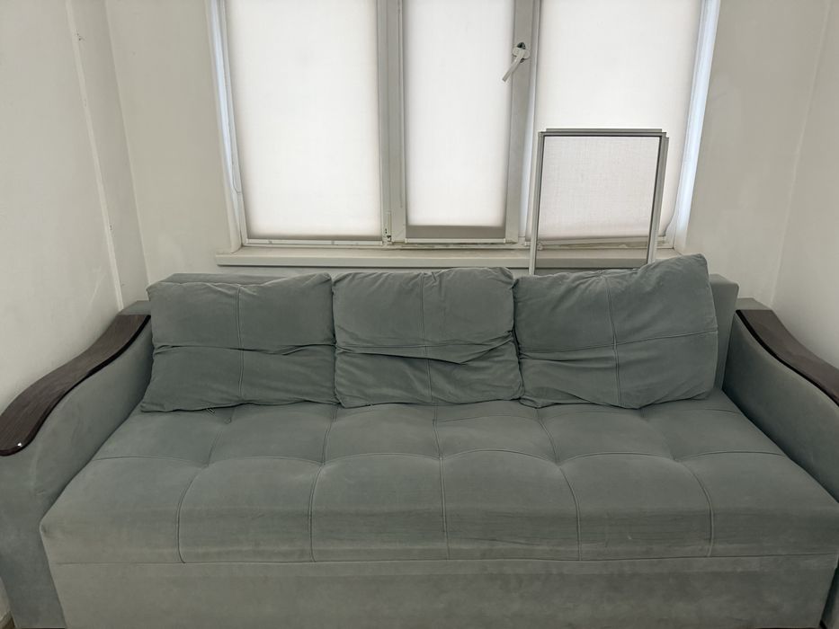 Продам б/у диван серый
