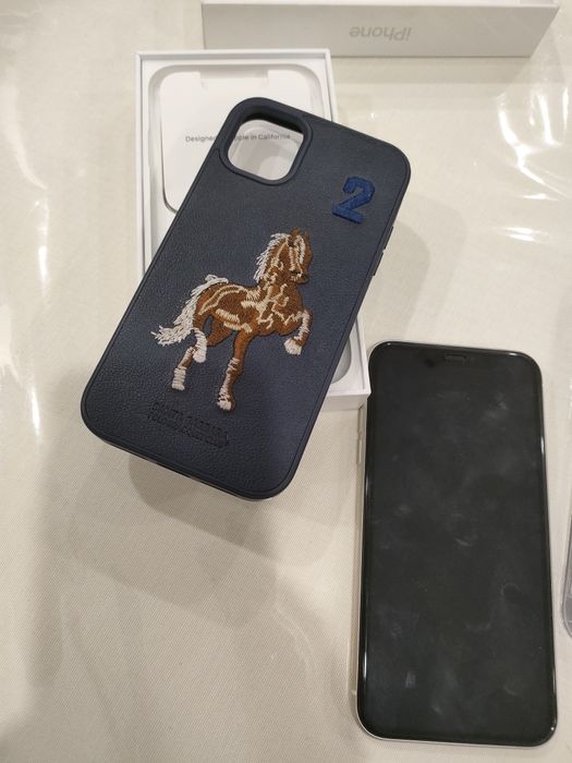 Продам Айфон 11.