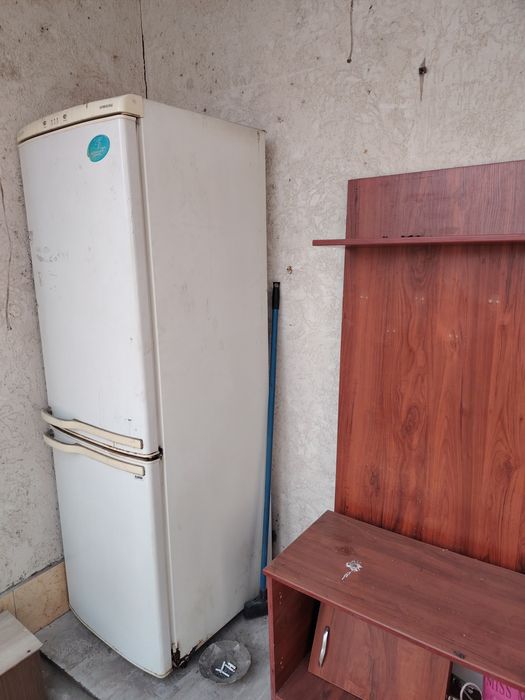 Продам холодильник б/у. Состояние среднее