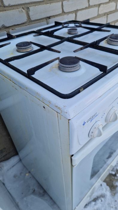 Продам газовую плиту
