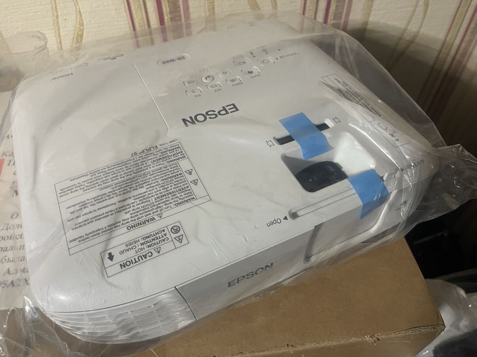 Продам проэктор фирмы epson h983b