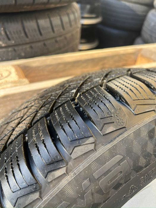 Зимни гуми 225 55 17  Дот 3323, 6мм грайфер Sportiva Snow Win 3