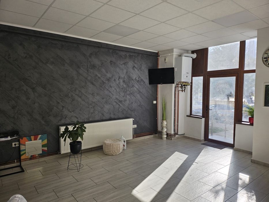 Spațiu comercial modern