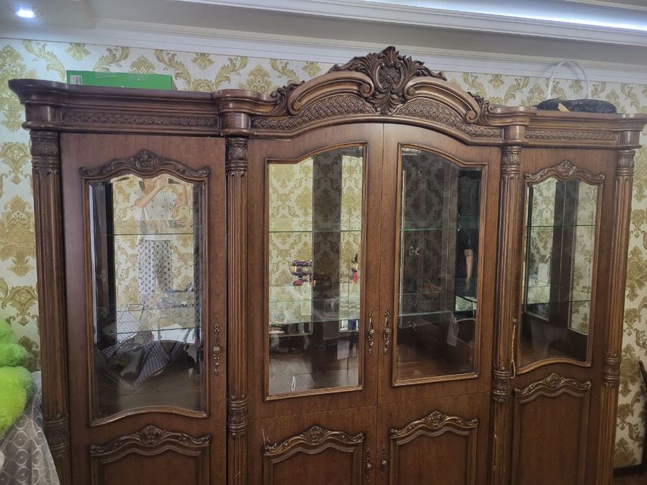 Сервант мебель для гостиной как новый