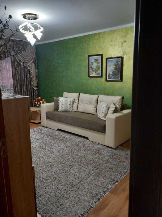 Vând apartament 4 camere