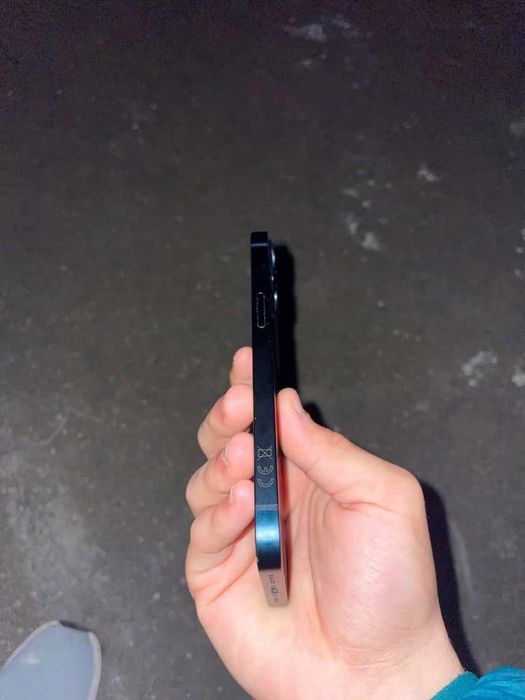 Vand iphone 13 urgent