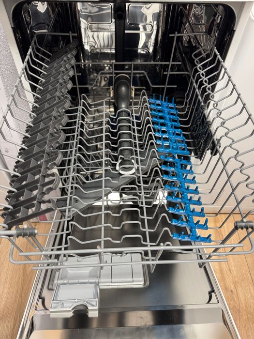 Продавам съдомиална Electrolux ESF4661ROW