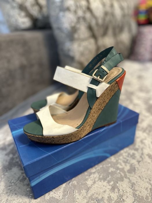 Продам босоножки