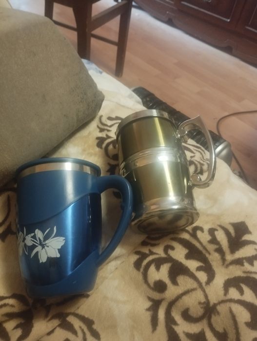 Продаются два термоса стккана