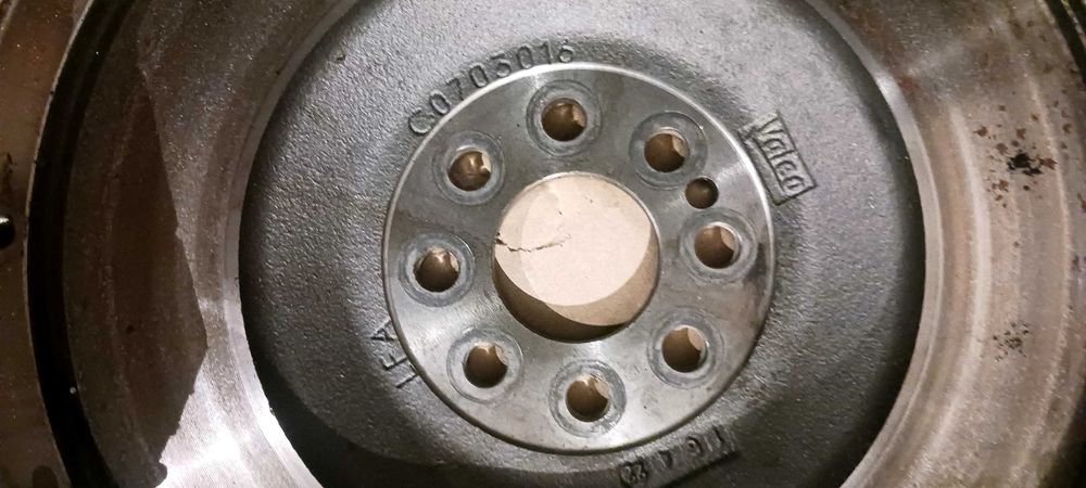 Компрект , маховик , притискателен диск и феродов диск