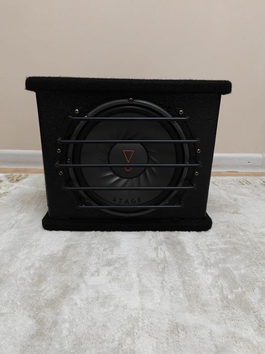 Продаётся сабвуфер JBL.