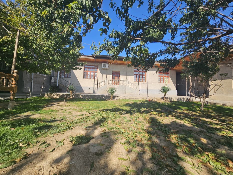 Қибрай тумани Узумзор маҳалласида 6 сотих 6 хона уй сотилади.