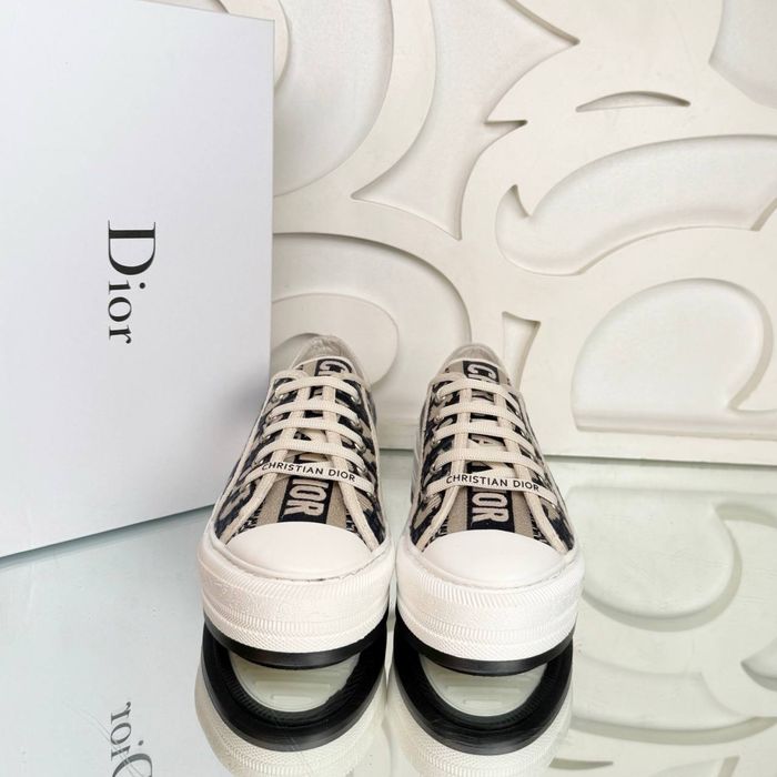 Tenesi Dior dama noi