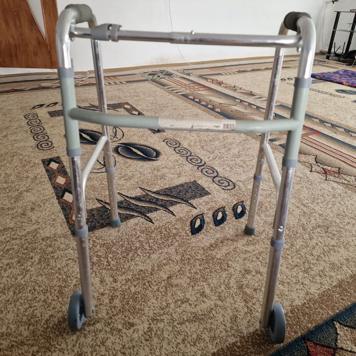 Инвалидная коляска и костели