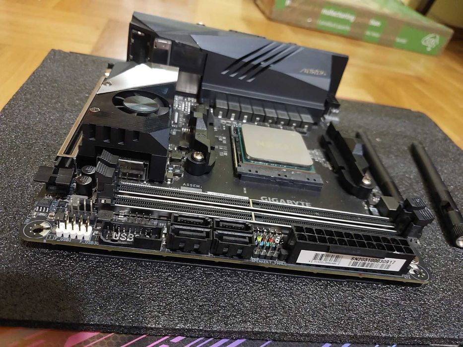 AMD Ryzen 5 5600X + Gigabyte X570i Aorus Pro Wi-Fi