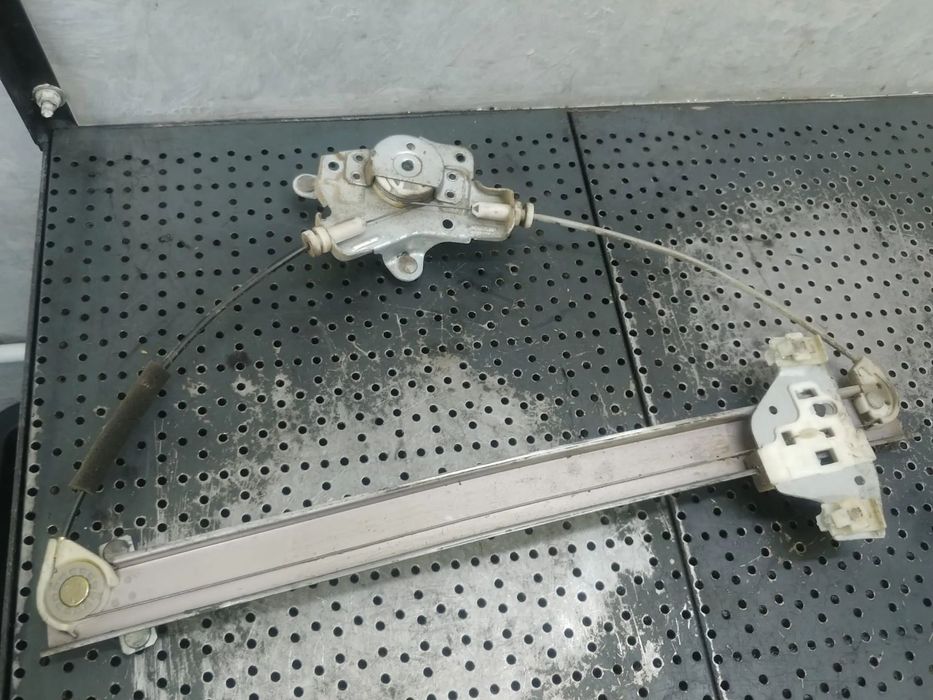 macara dreapta  hyundai getz  2004 model 2 usi