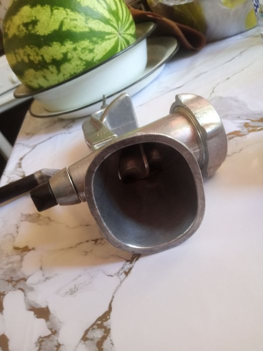 Продам мясорубку 4000тенге