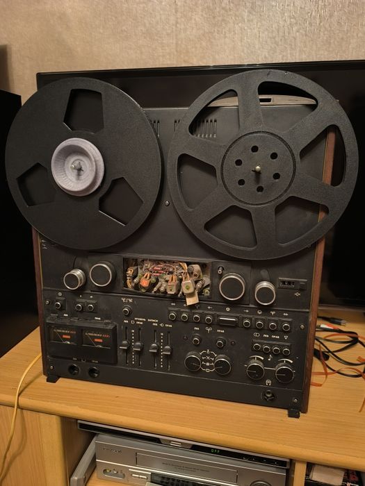 Магнитофонные катушки 27 размера.