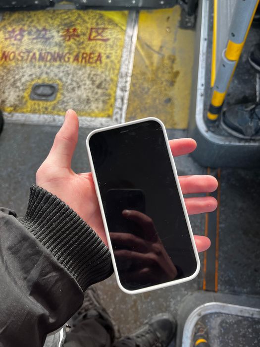 Продам срочно айфон 12 идиал без торга