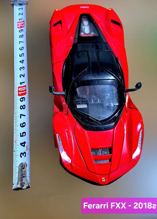 Метални Реалистични модели на спортни коли Ferrari FXX и Bugatti Divo