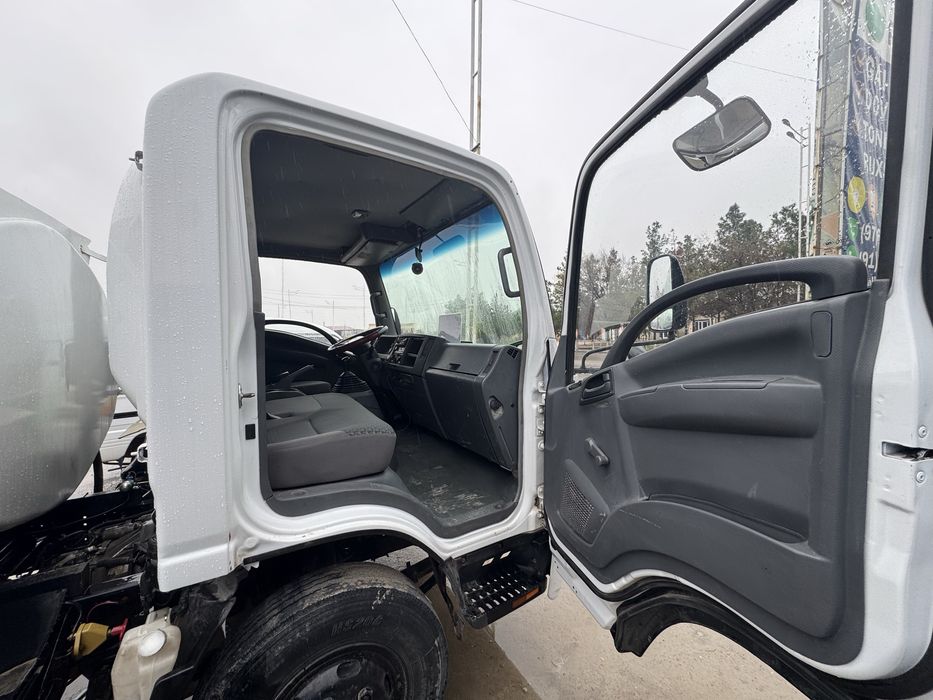 Isuzu (водавоз) 7,3 Tonna