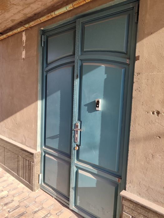 Eshik sotiladi holati yaxwi