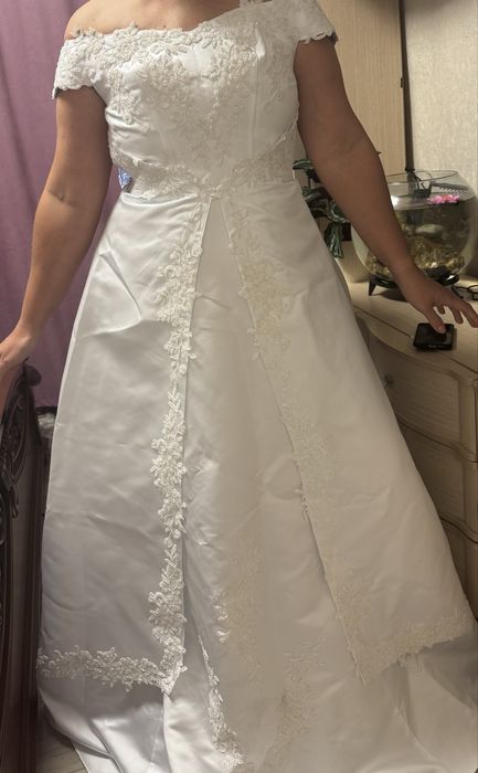 Продам свадебные платья