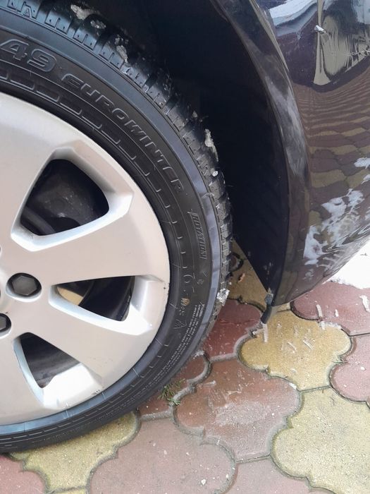 Masina este in stare foarte buna nu fac schimb !!