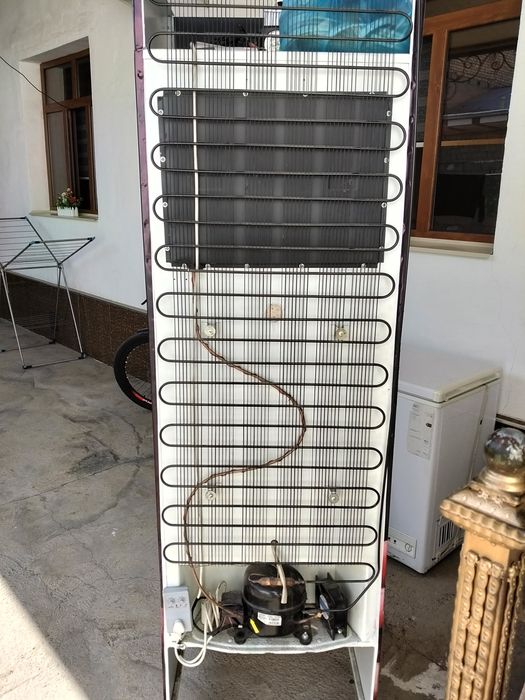 Ветрина холодильник сотилади.