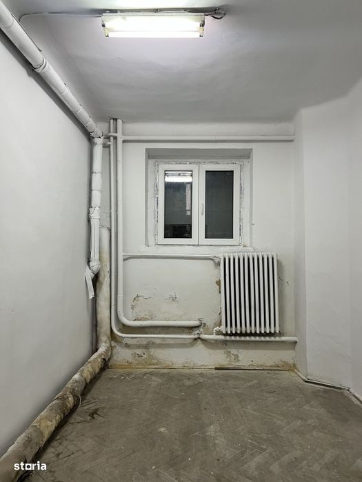 Spatiu comercial cu geamuri la str. Horea, partial demisol