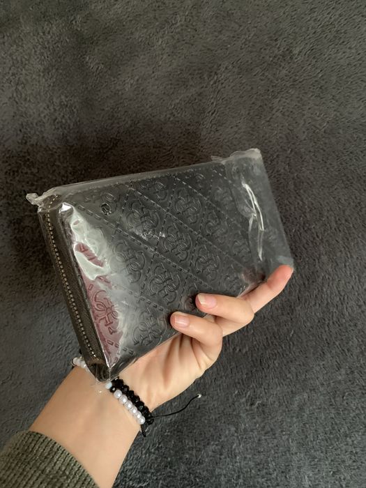 Portofel GUESS? for Women - OFERTĂ DOAR 49 RON