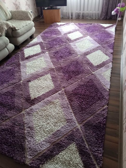 Продам ковёр б/у в хорошем состоянии 2*4