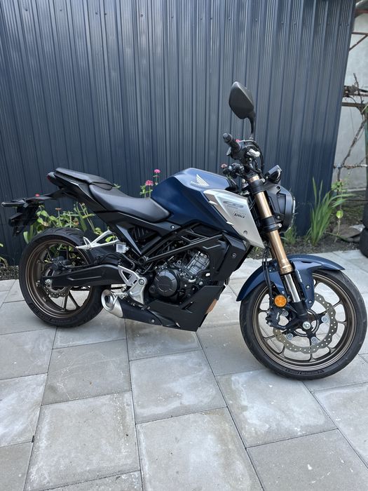 Honda cb 125R (yzf mt duke cbr)