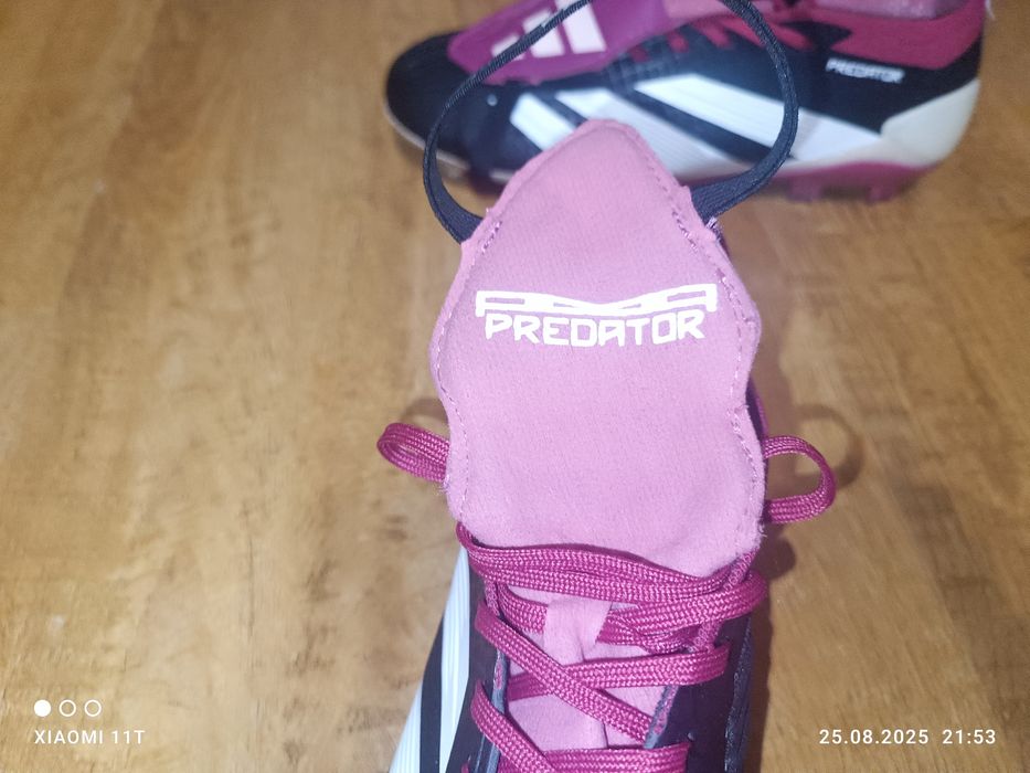 Футбольные бутсы Адидас предатор