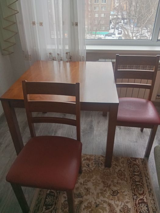 Стол +4 стула. Малазия в отличном состоянии.
