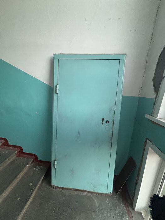 дверь железная, срочно продам