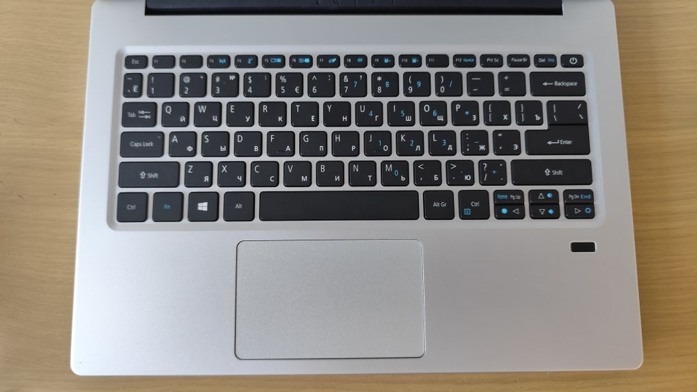Продам ноутбук Acer Swift + подарок мышка