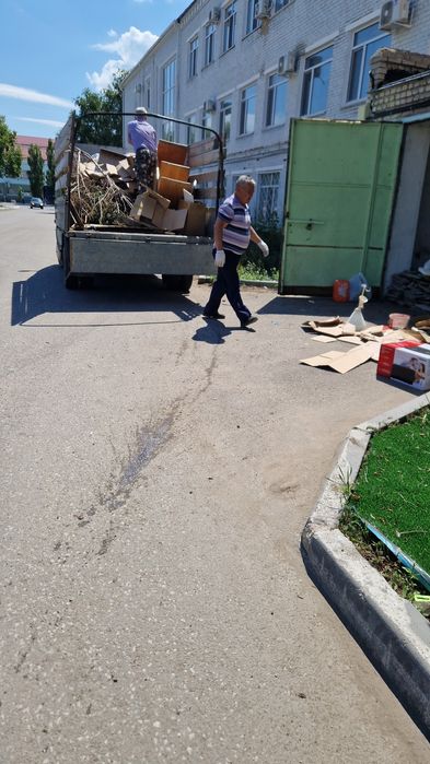 Вывоз мусора на свалку, самосвал