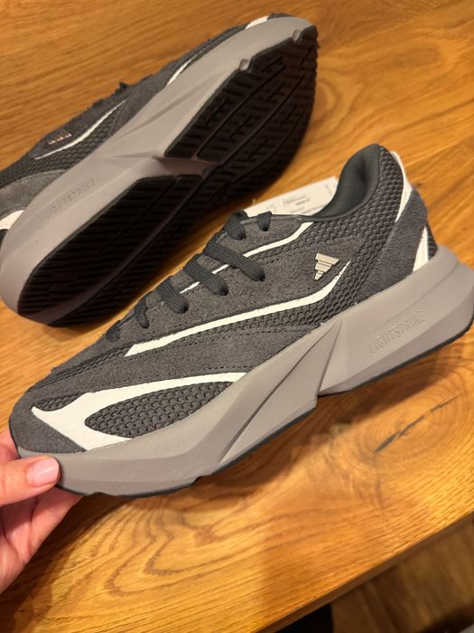 Adidas нови,оригинални дамски маратонки 38 38.5