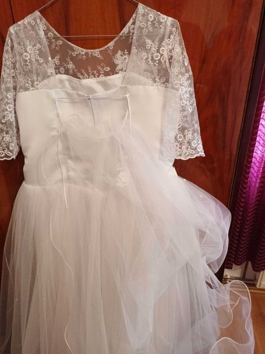 Rochie alba miresuca