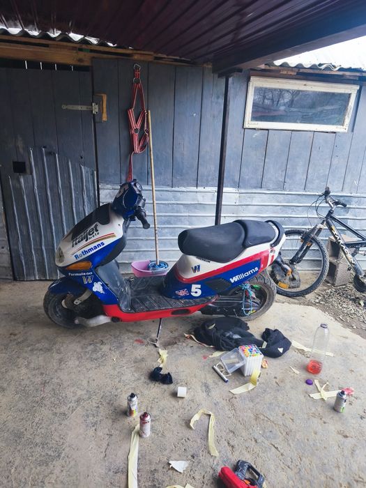 Vând scuter 2 timpi