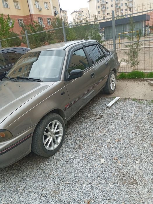 Nexia 1 mashina sotiladi