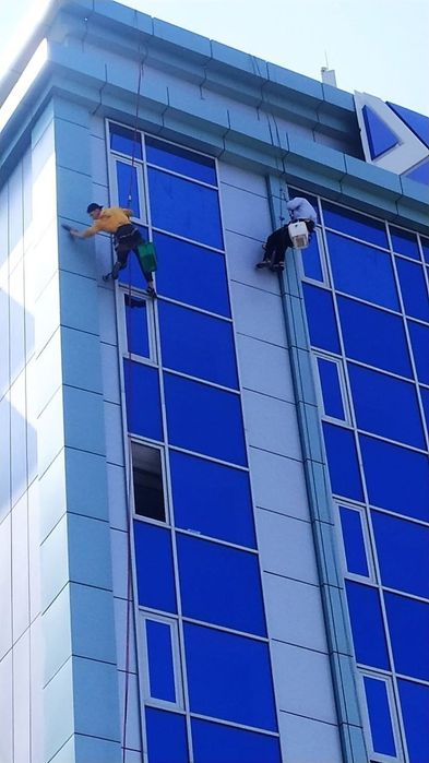 Мойка фасада, утепление фасада, украшение фасада, козырьки, Альпинисты