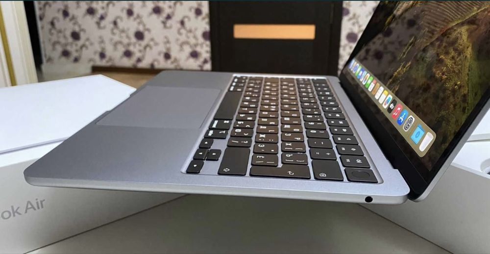 Продам Macbook air 13 m2 2022