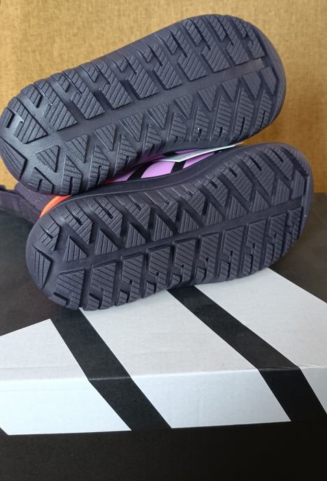 Нови ADIDAS зимни ботуши, 27 номер.