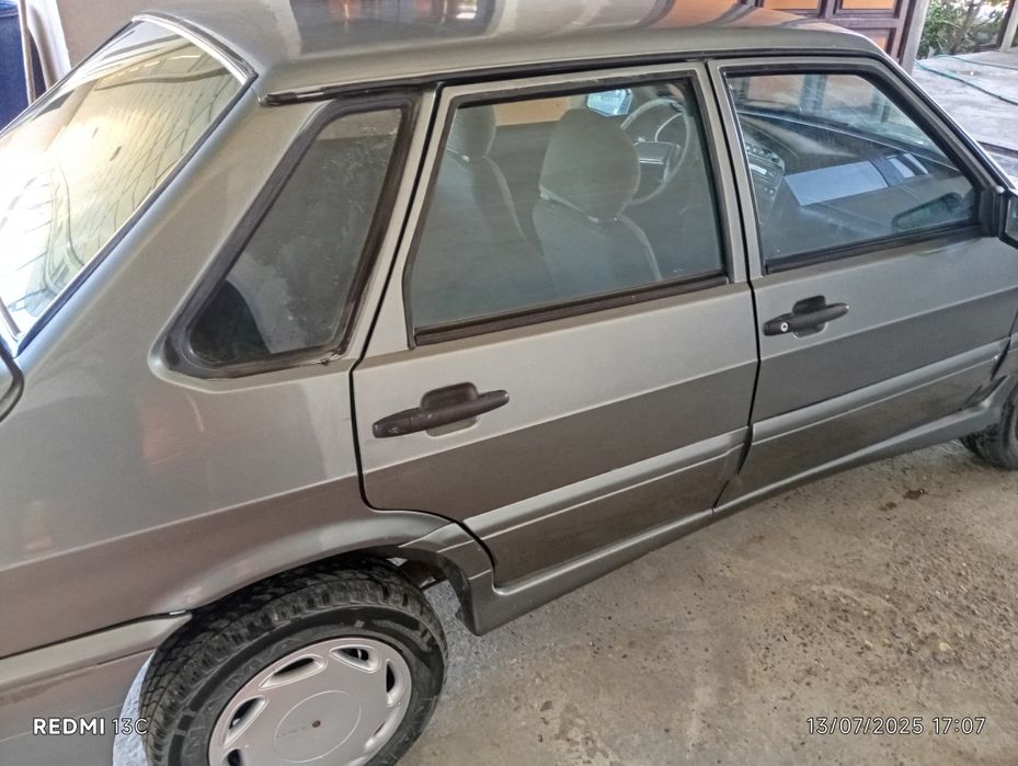 Lada_Samara .2009.holati yaxshi. 4 ta yangi balon qoʻyilgan.Metani bor