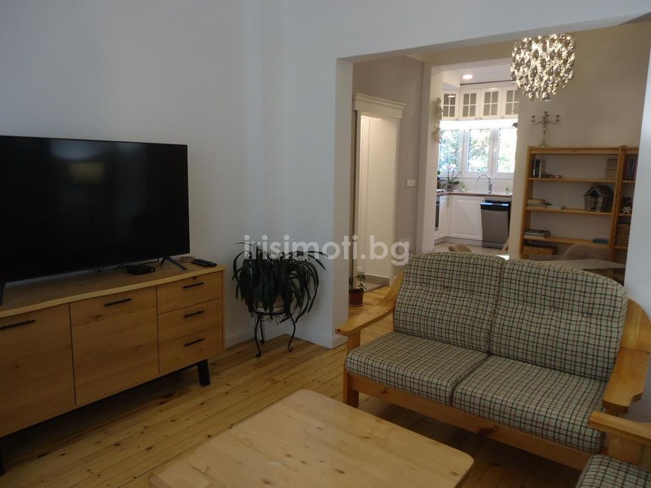 Дава се под наем Тристаен апартамент в София, Център - 62 кв.м за 1230 € - Снимка #10