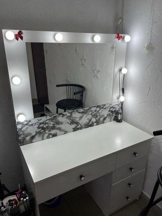 Продам стол визажиста/бровиста