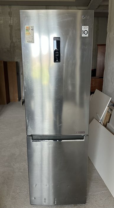 Холодильник LG.
