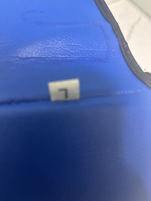 Продаю перчатки и шлем